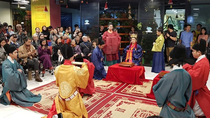 Un défilé de mode fait revivre des costumes royaux vietnamiens du 15ème siècle