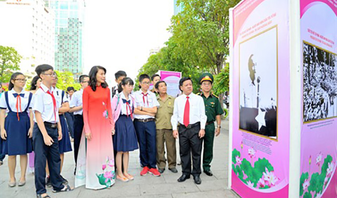 Photographie: des expositions en hommage au Président Hô Chi Minh 