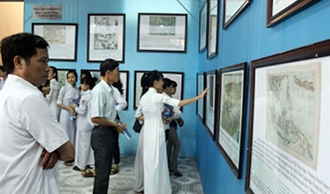 Exposition sur les archipels vietnamiens de Hoàng Sa et de Truong Sa à Nam Dinh