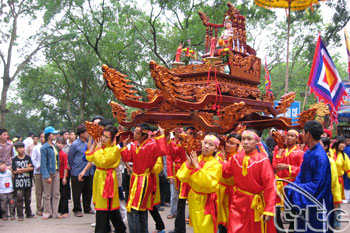 Activités en l'honneur de la fête du Temple des rois Hùng 2015