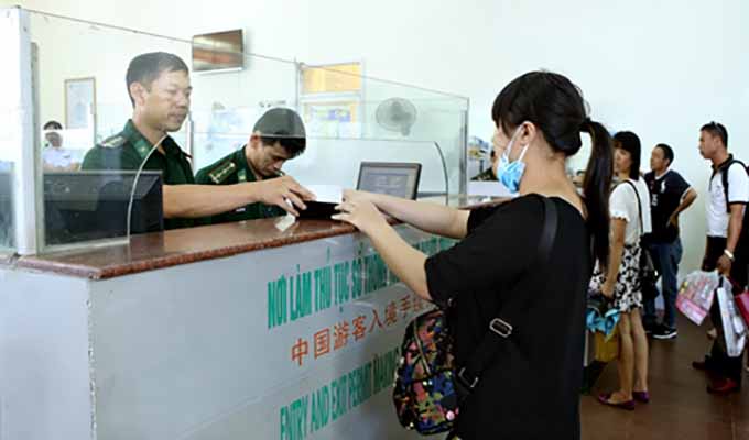Tourisme: les automobilistes autorisés à traverser le poste frontalier de Mong Cai 