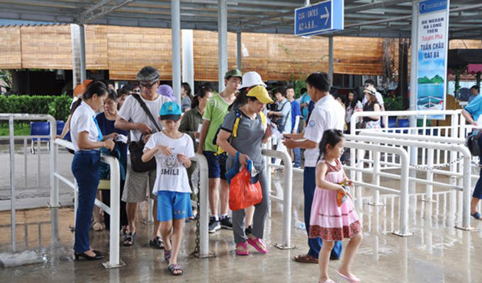 Hausse du nombre de touristes étrangers à Quang Ninh