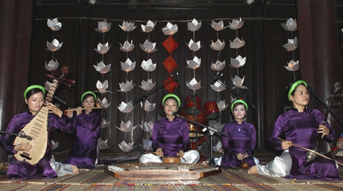 Le festival de Hue propose des fêtes de musique traditionnelle