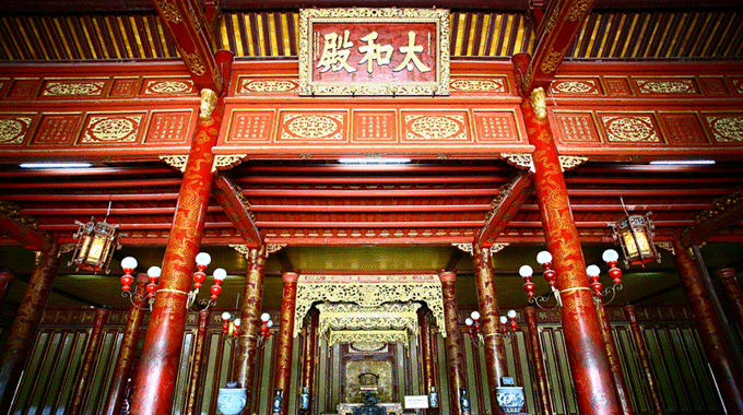 Monuments de la Cité impériale de Huê décorés de poèmes à la valeur inestimable