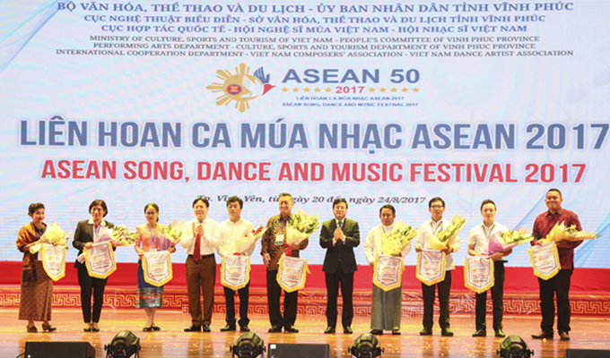 Festival artistique de chants, de danse et de musique de l’ASEAN à Vinh Phuc