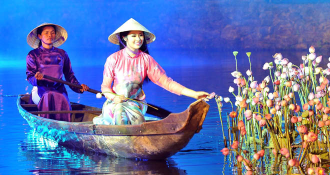Environ 21.600 touristes étrangers à Huê lors des 3 premiers jours du Festival 