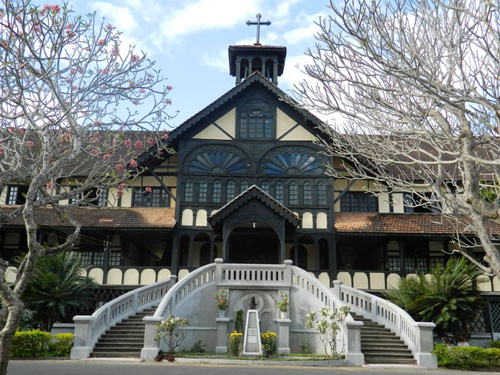 L’église de Thua Sai, siège de l’archevêché de Kon Tum 