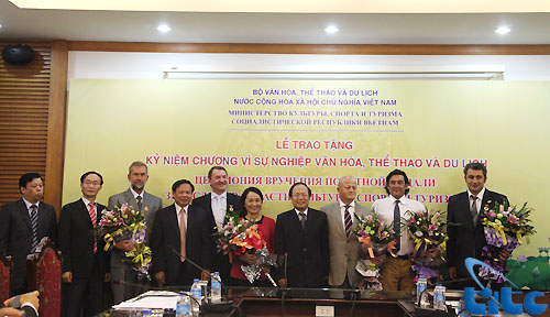  Bộ VHTTDL trao tặng Kỷ niệm chương cho thành viên Tập đoàn Pegas Touristik và Công ty TNHH Ánh Dương