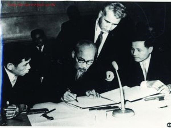 Présentation plus de 200 documents sur le Président Ho Chi Minh et la Russie
