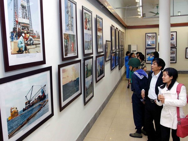 Hanoi : Exposition photographique sur la souveraineté maritime et insulaire du Vietnam 