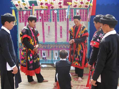 La "qua tang" – un rite initiatique des Dao Khau 