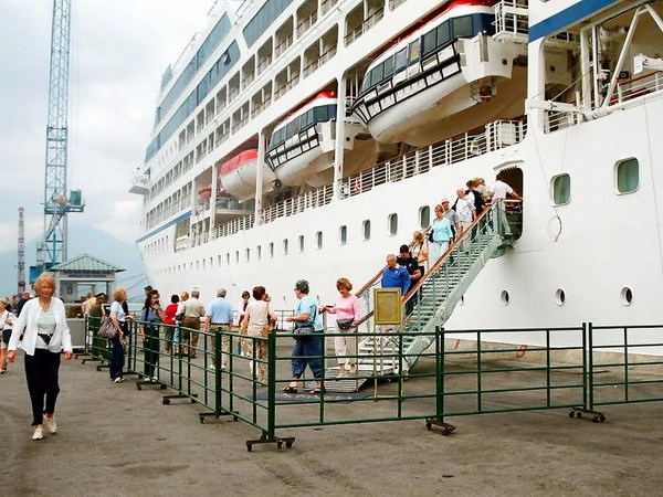 Le port de Chân Mây accueille le Celebrity Millennium
