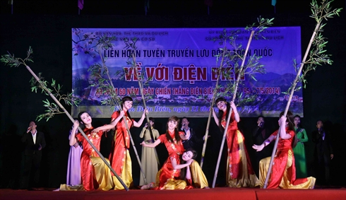 Deuxième soirée du pèlerinage artistique vers Diên Biên Phu