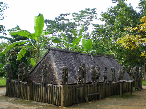 La statuaire des maisons funéraires