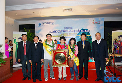 Le Vietnam reçoit le 5 millionième touriste étranger