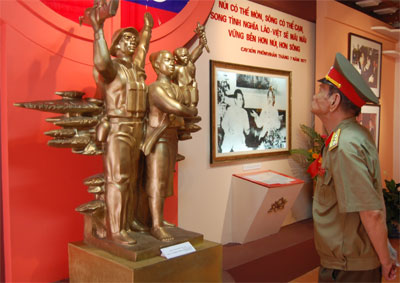 Une exposition sur les liens Vietnam-Laos à Hanoi