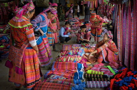 Les couleurs du marché de Hoàng Su Phi