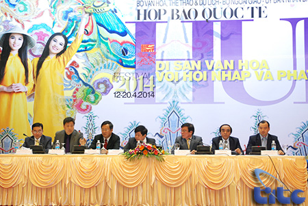 Conférence de presse internationale sur le Festival de Huê 2014 
