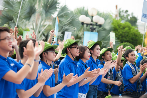 Hanoi : Exposition photographique "Les étapes du chemin des chemises bleues" 