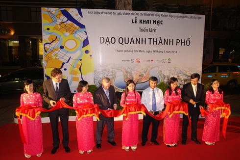 Inauguration de l’exposition “Serpenter dans la ville” à Hô Chi Minh-Ville