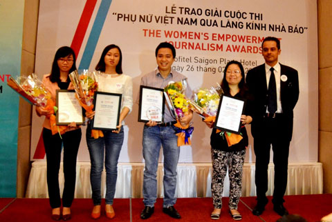 Remise des prix du concours «Les femmes vietnamiennes dans le regard des journalistes»
