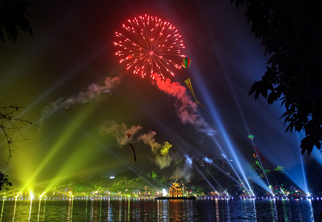 La fête du compte à rebours pour accueillir 2015 à Hanoi