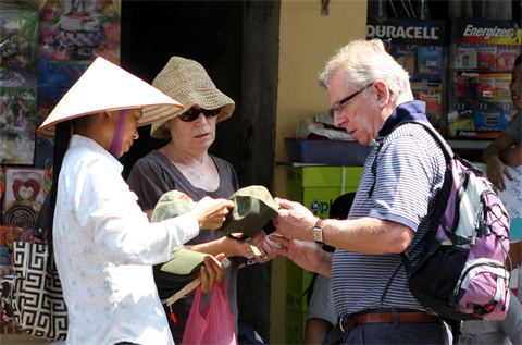 Hanoi accueille son trois millionième touriste étranger de l’année 2014