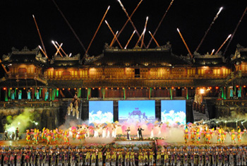 Chính thức khai mạc Năm Du lịch quốc gia duyên hải Bắc Trung Bộ và Festival Huế 2012