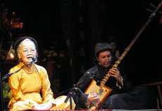 Đêm Ca trù đàn hát khuôn của nghệ nhân Phó Thị Kim Đức 
