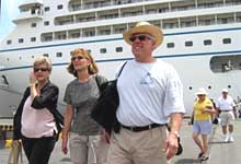 Saigontourist đón du khách tàu SuperStar Gemini