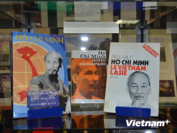 Exposition photographique "Le Président Ho Chi Minh avec les patrimoines culturels du Vietnam" en France 